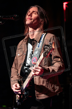 Myles Kennedy-4